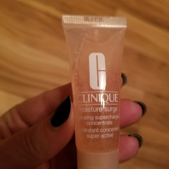 ๐BNIB Clinique Bundle - Picture 4 of 8